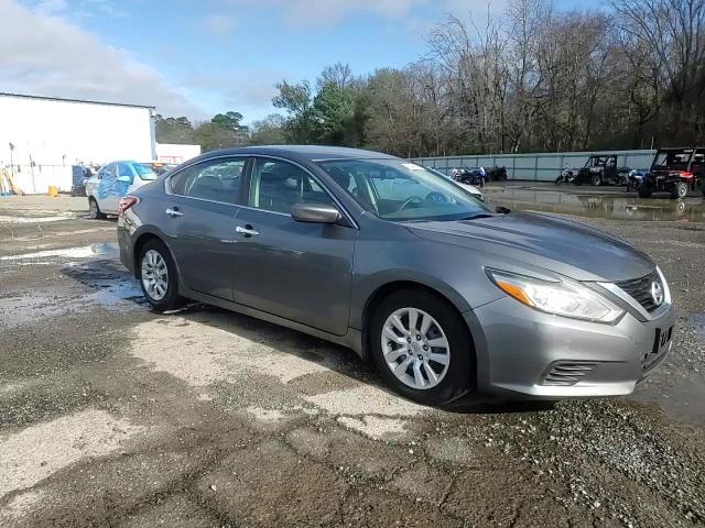 2018 Nissan Altima - Image 13
