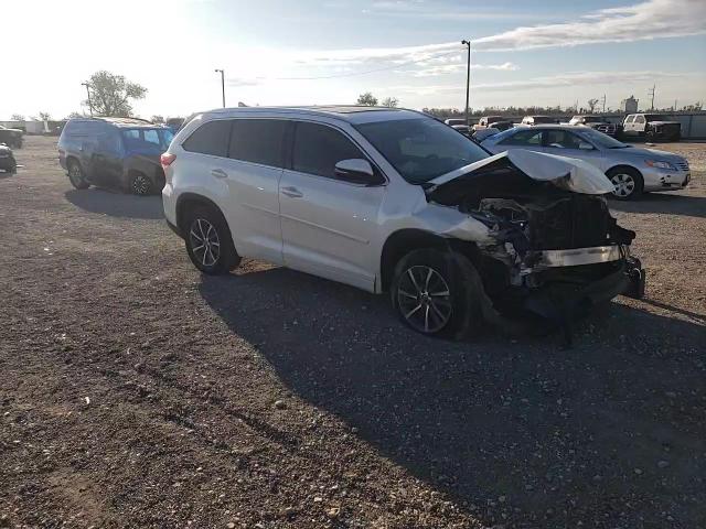 2017 Toyota Highlander - Image 14