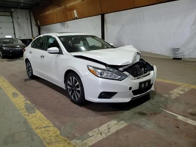 2016 Nissan Altima - Image 13