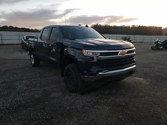 2022 Chevrolet Silverado - Image 11