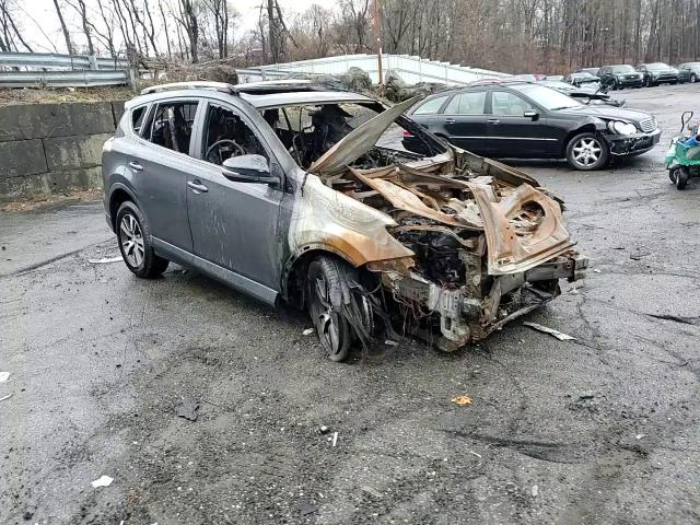 2018 Toyota RAV 4 - Image 12