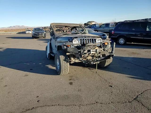 2005 Jeep Wrangler - Image 11