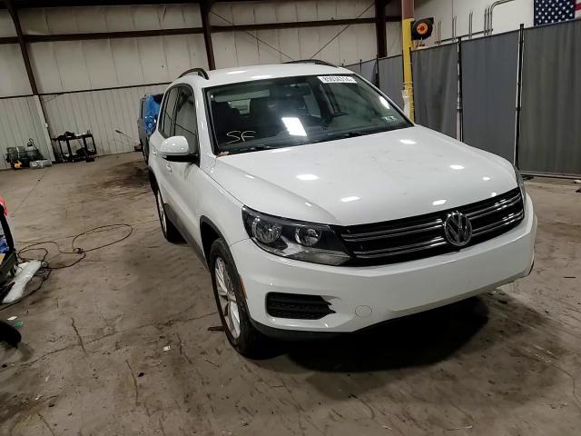 2017 Volkswagen Tiguan - Image 13