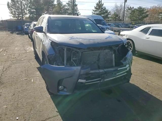 2019 Toyota Highlander - Image 11