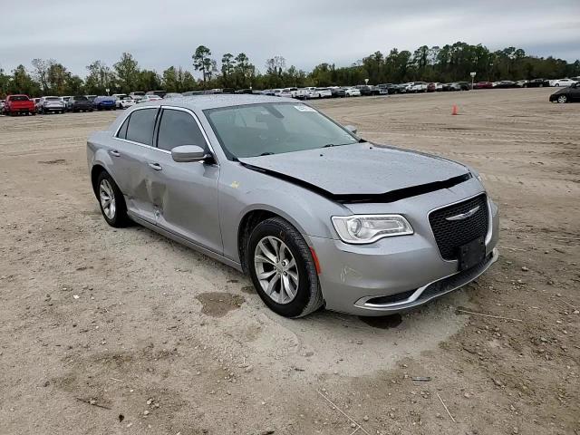 2015 Chrysler 300 - Image 11