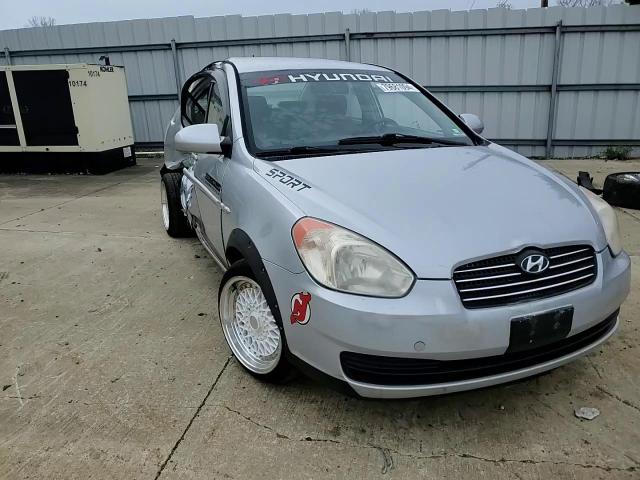 2006 Hyundai Accent - Image 11