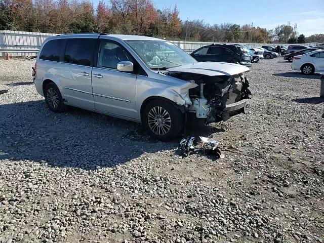 2011 Chrysler Town & Country Limited VIN: 2A4RR6DG8BR640385 Lot: 83048694