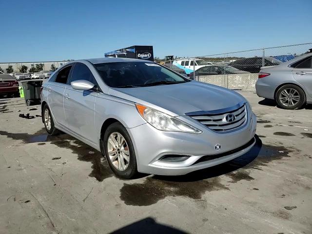 2012 Hyundai Sonata - Image 14