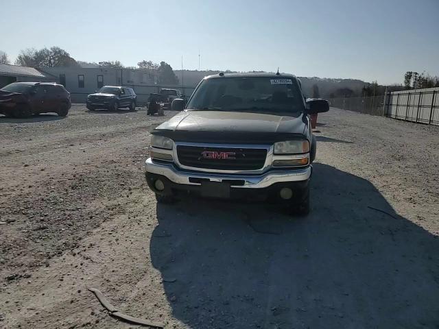 2004 GMC Sierra - Image 10