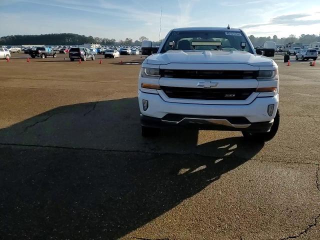 2016 Chevrolet Silverado - Image 11
