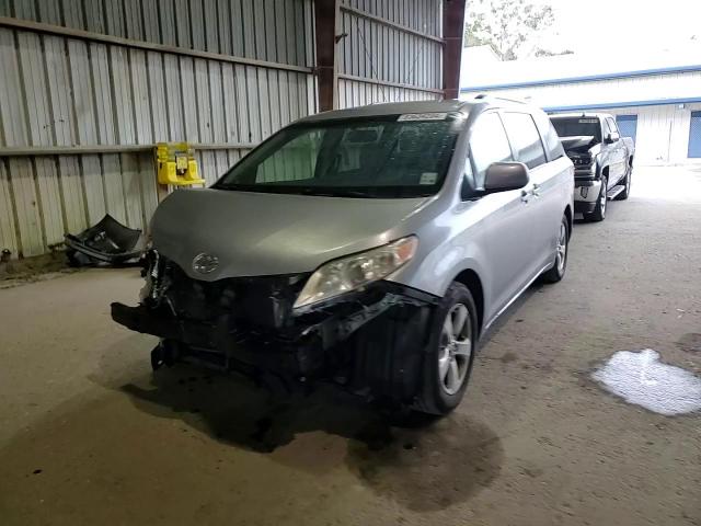 2015 Toyota Sienna - Image 12