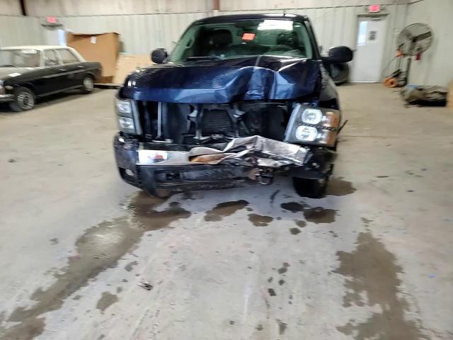 2009 Chevrolet Silverado - Image 11