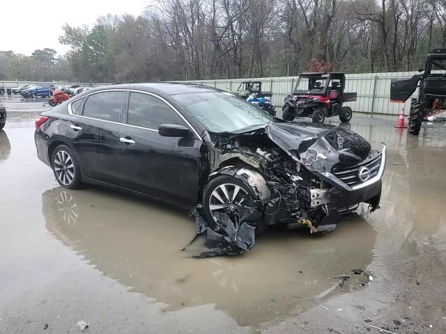 2017 Nissan Altima - Image 13