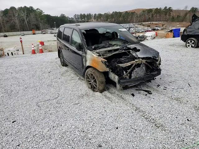 2017 Dodge Caravan - Image 12