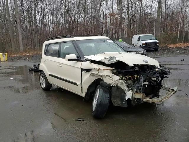 2012 Kia Soul VIN: KNDJT2A5XC7390621 Lot: 84083804