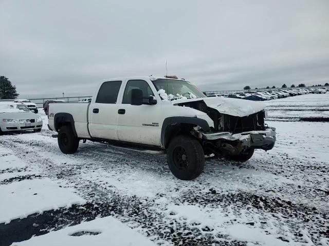 2005 GMC Sierra K2500 Heavy Duty VIN: 1GTHK23285F843938 Lot: 94948255