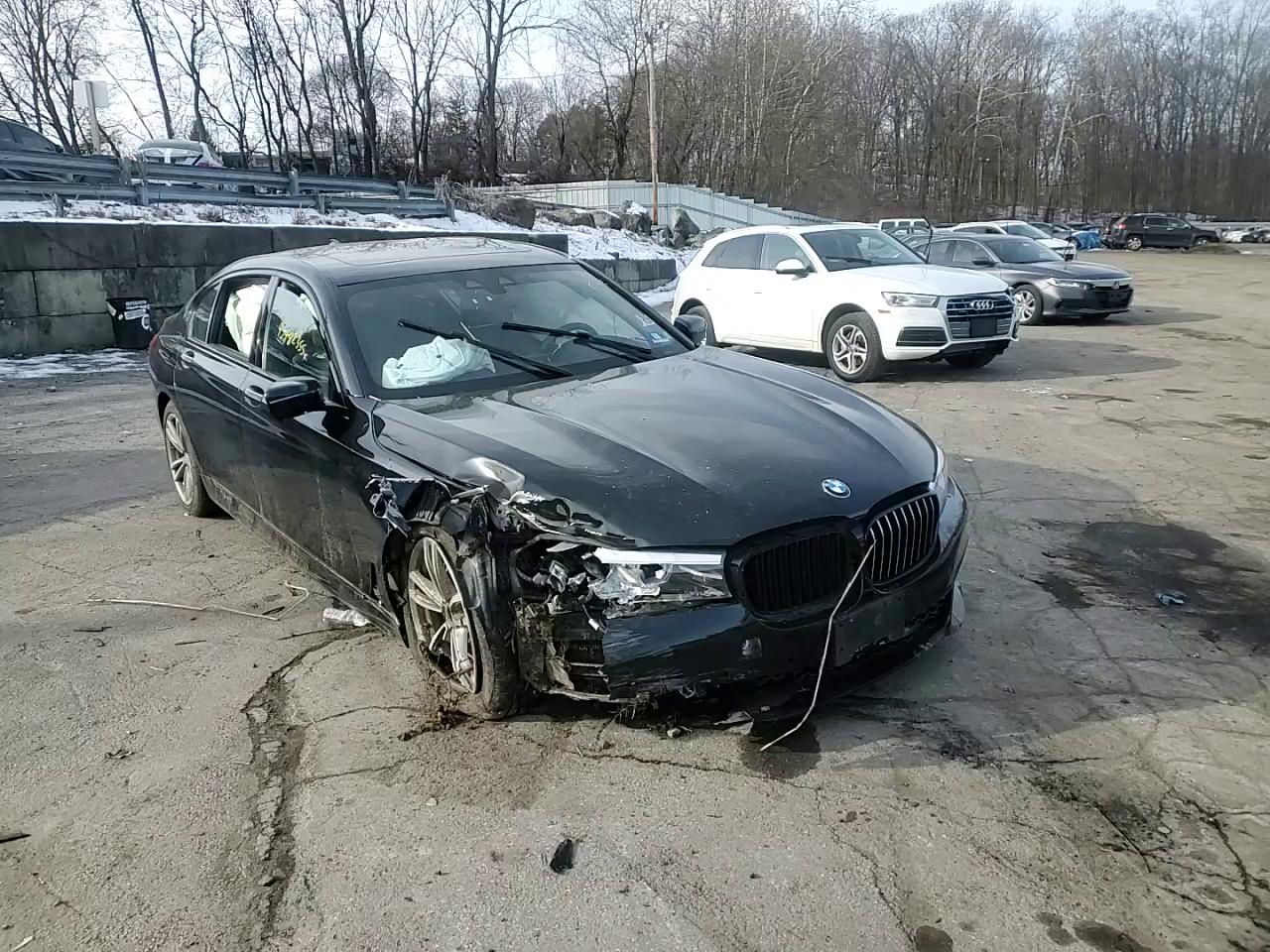 Фото: WBA7E4C59KGV70021