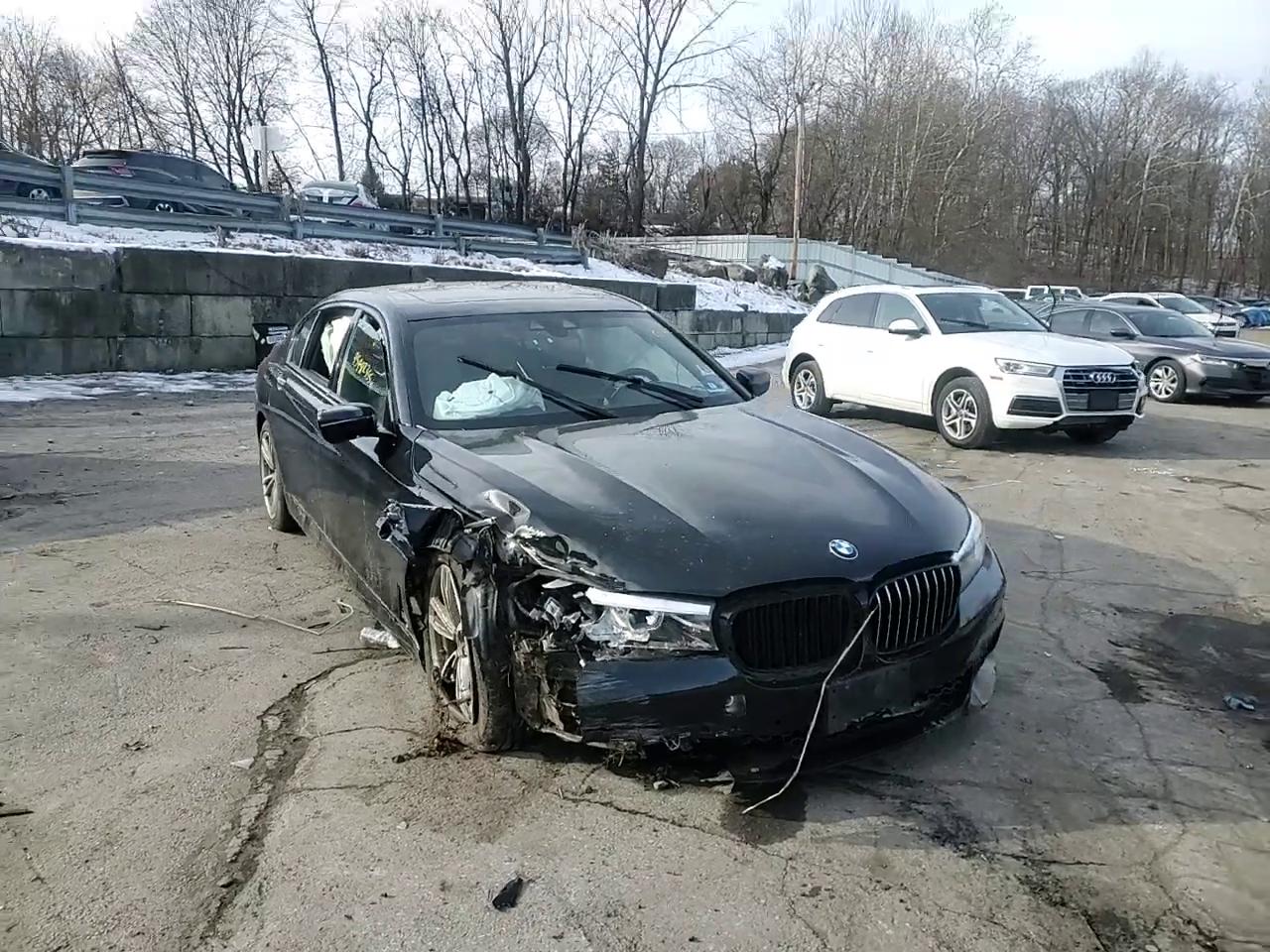 Фото: WBA7E4C59KGV70021