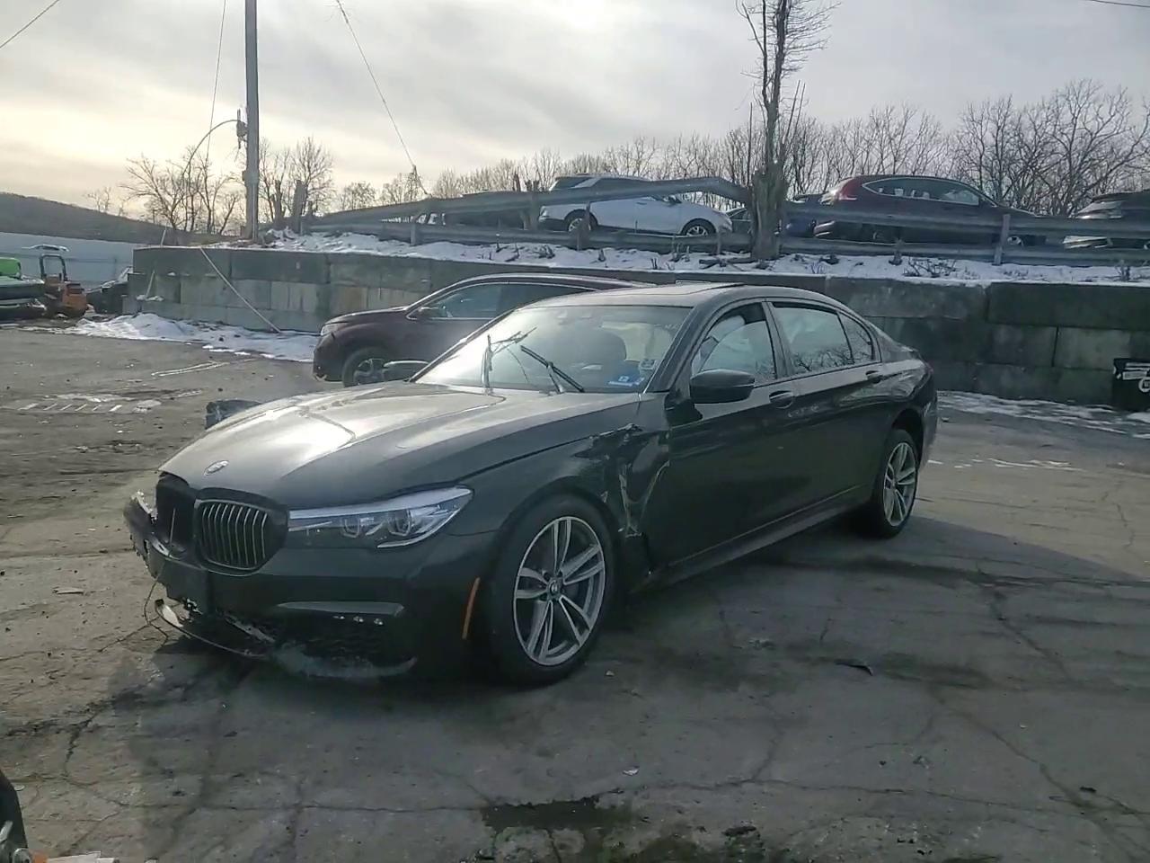 Фото: WBA7E4C59KGV70021