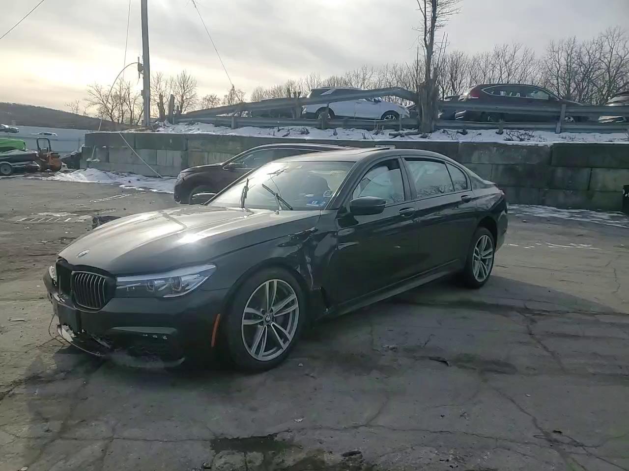 Фото: WBA7E4C59KGV70021