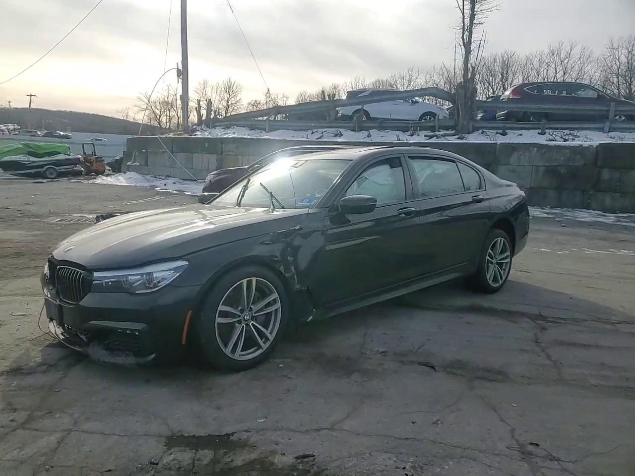 Фото: WBA7E4C59KGV70021