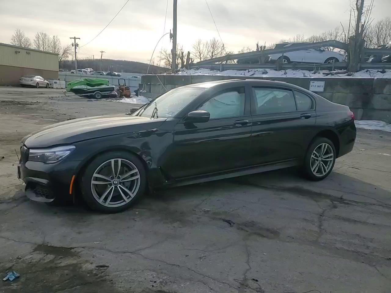 Фото: WBA7E4C59KGV70021