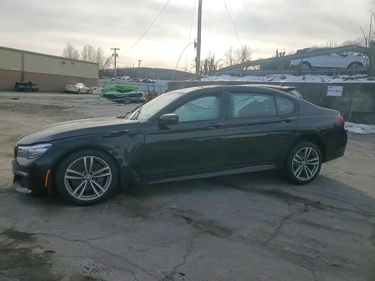 Фото: WBA7E4C59KGV70021