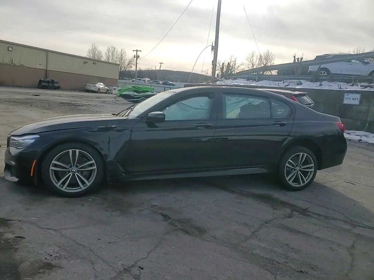 Фото: WBA7E4C59KGV70021