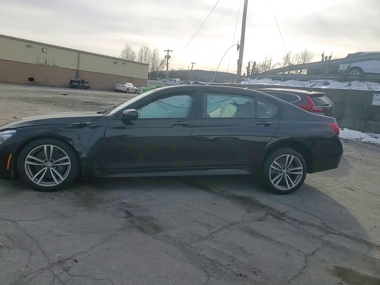 Фото: WBA7E4C59KGV70021