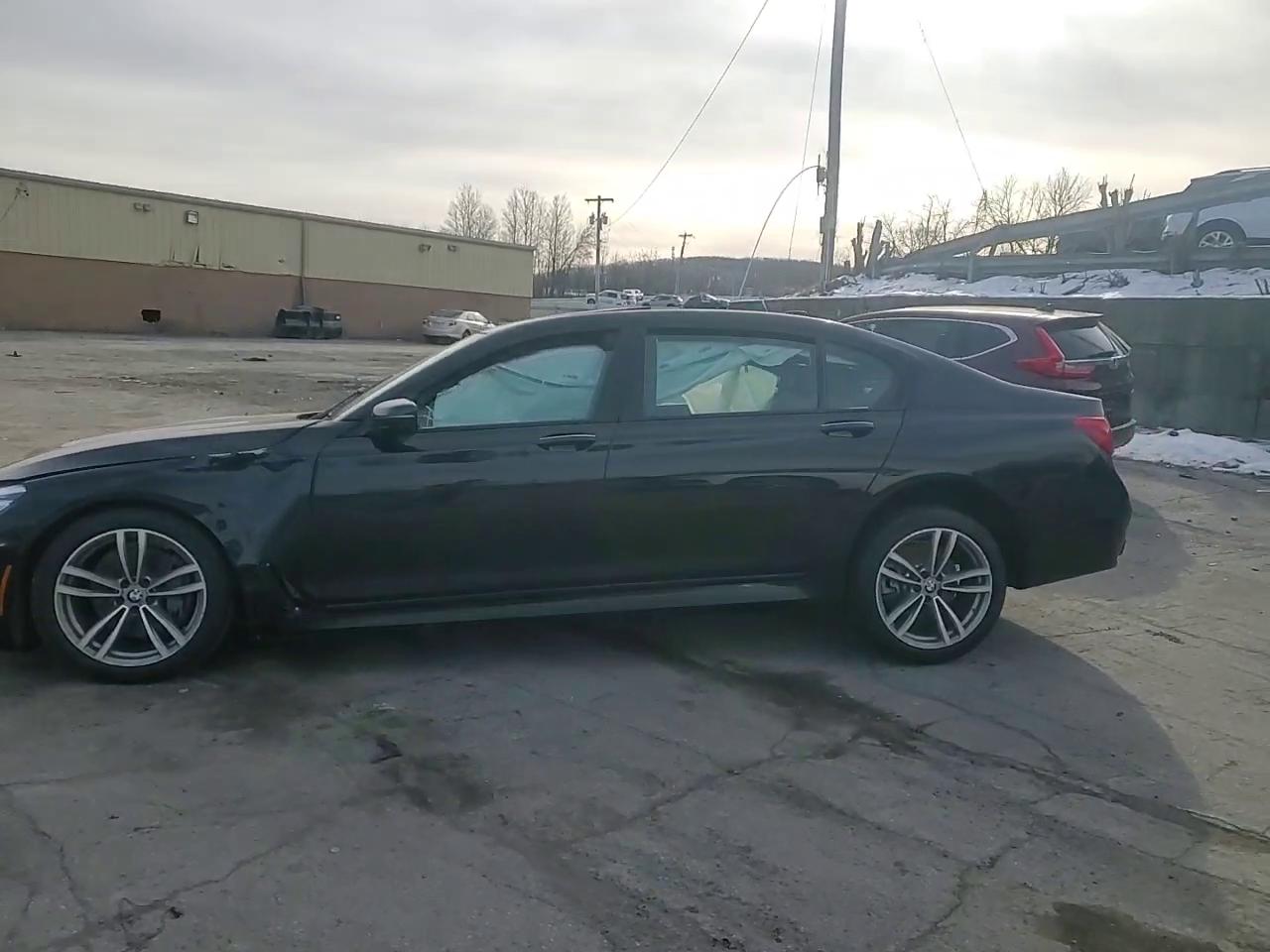 Фото: WBA7E4C59KGV70021