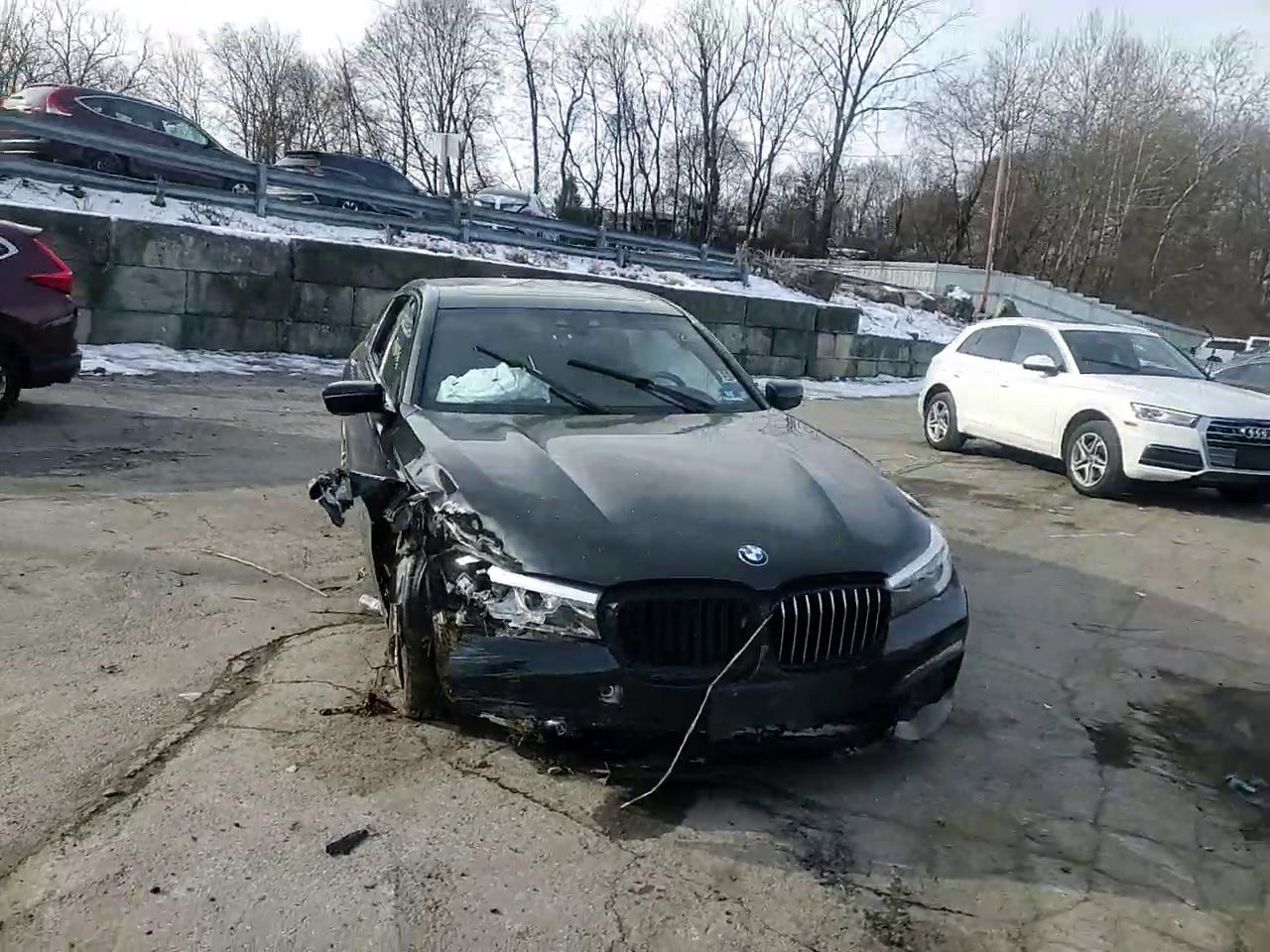 Фото: WBA7E4C59KGV70021