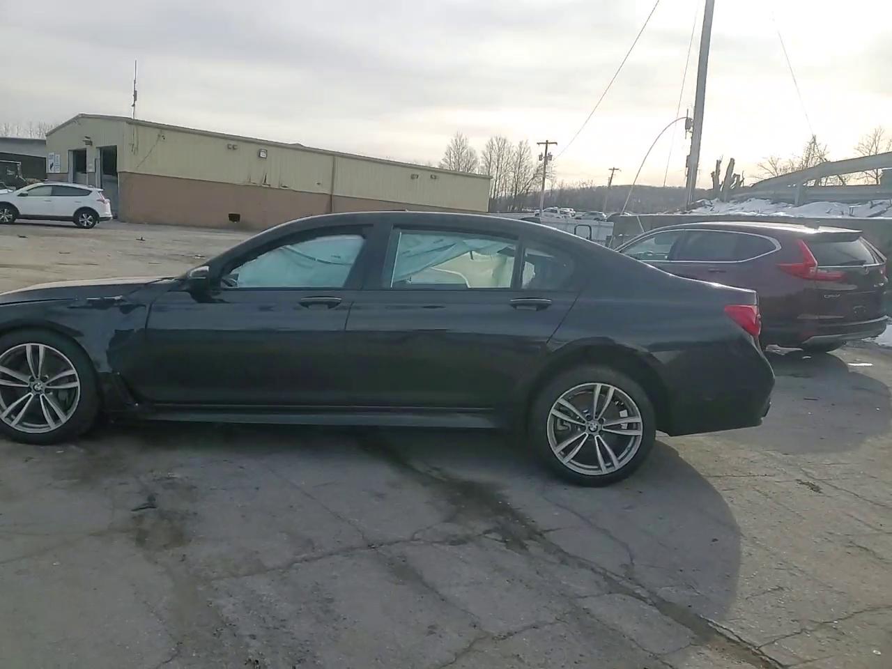 Фото: WBA7E4C59KGV70021