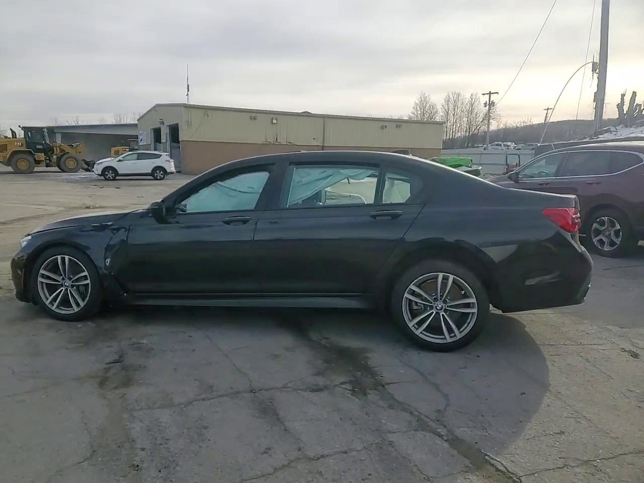 Фото: WBA7E4C59KGV70021