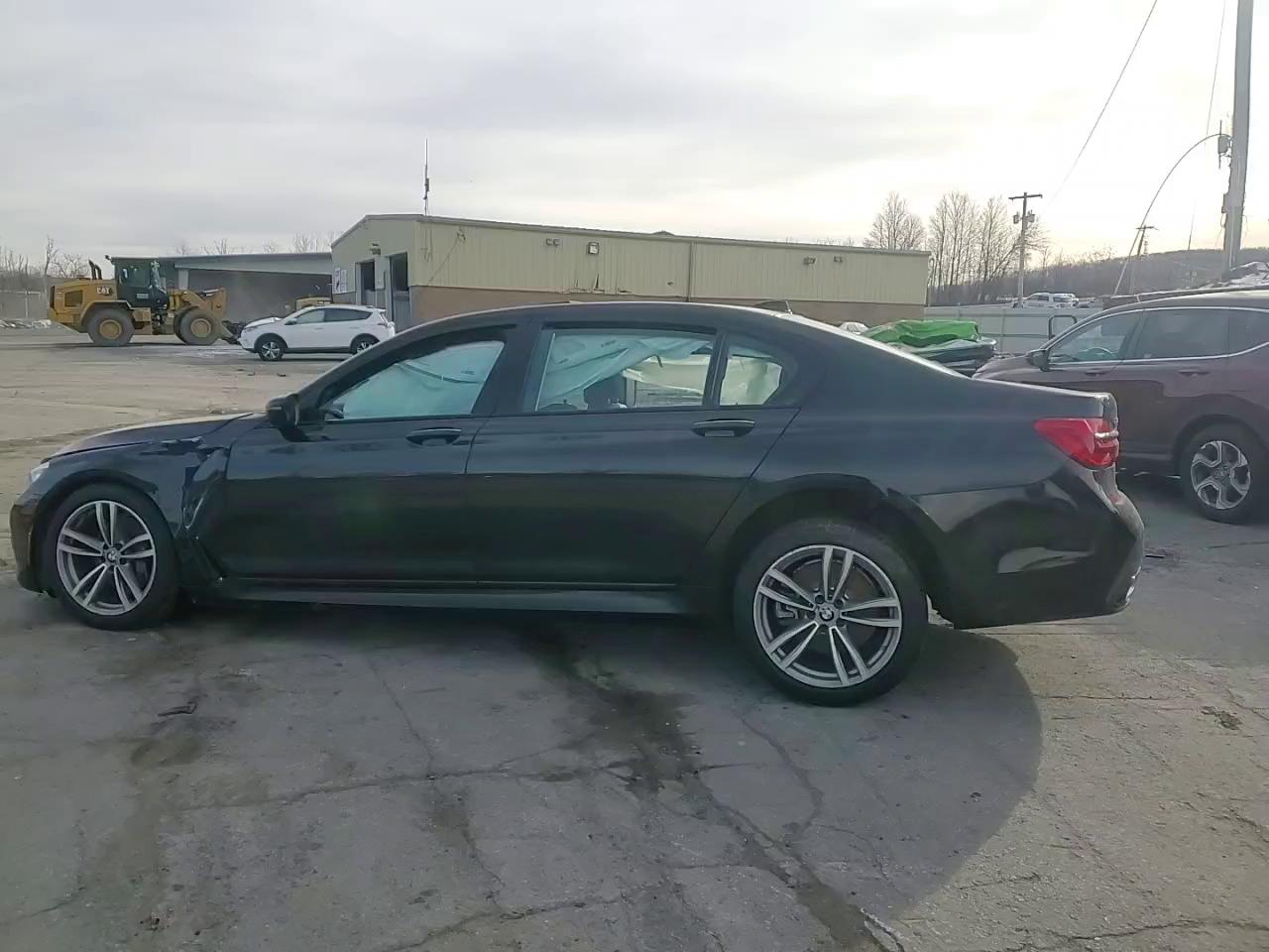 Фото: WBA7E4C59KGV70021