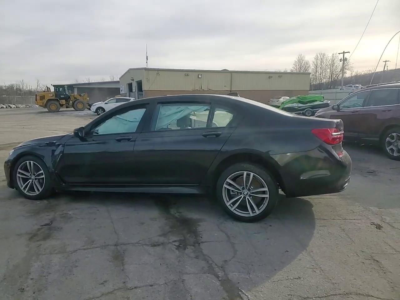 Фото: WBA7E4C59KGV70021