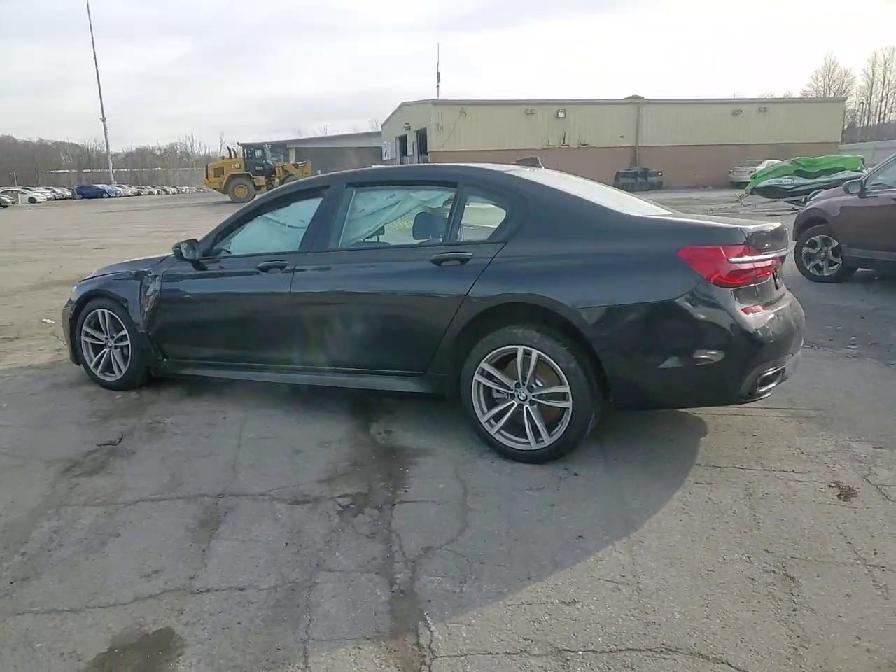 Фото: WBA7E4C59KGV70021