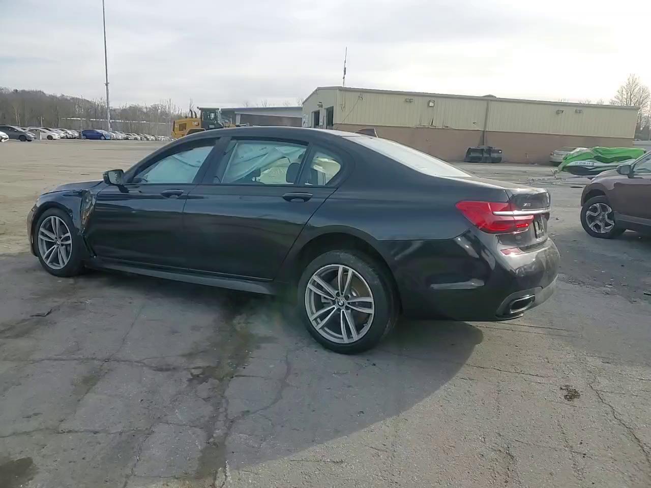 Фото: WBA7E4C59KGV70021