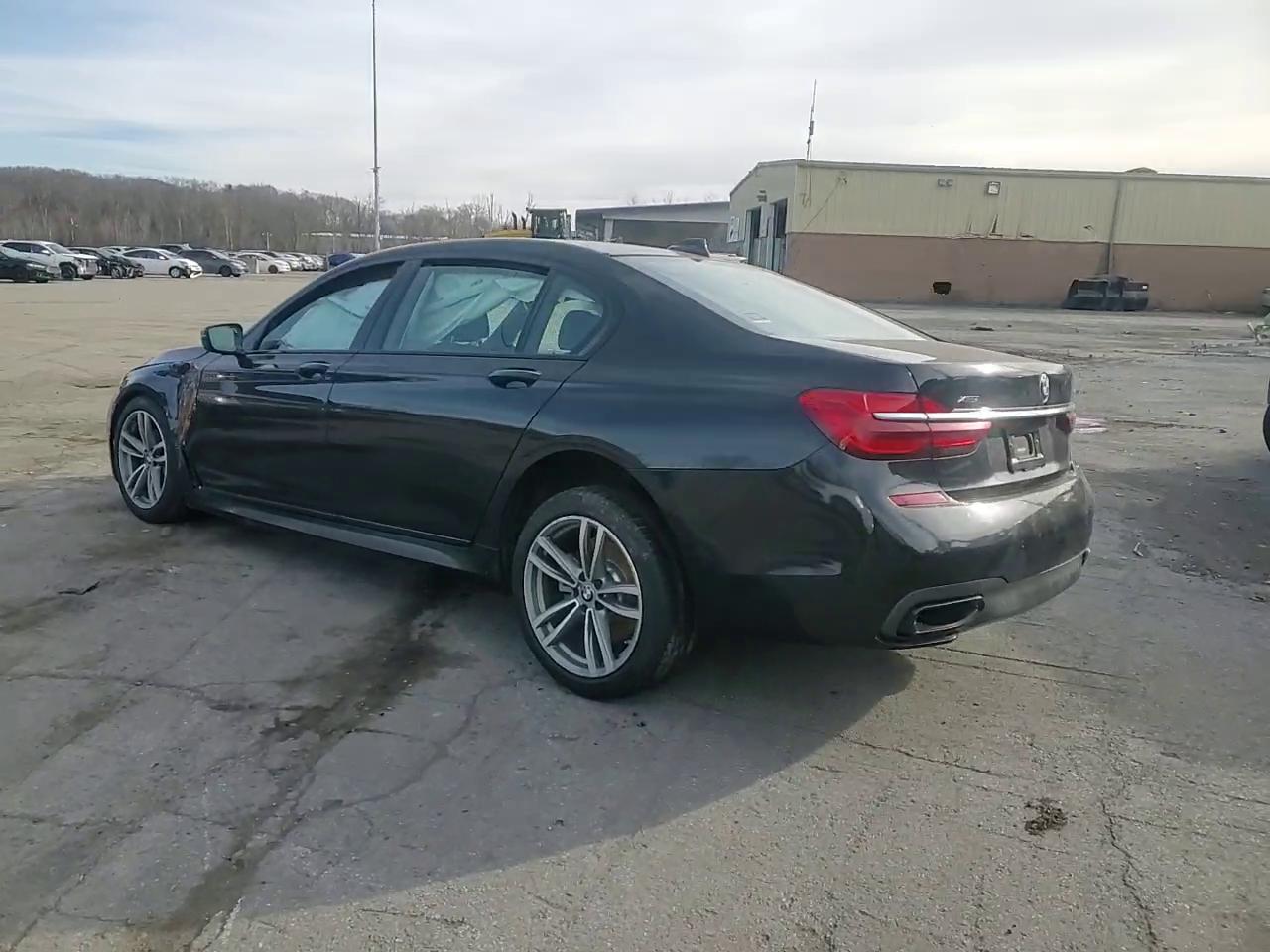 Фото: WBA7E4C59KGV70021