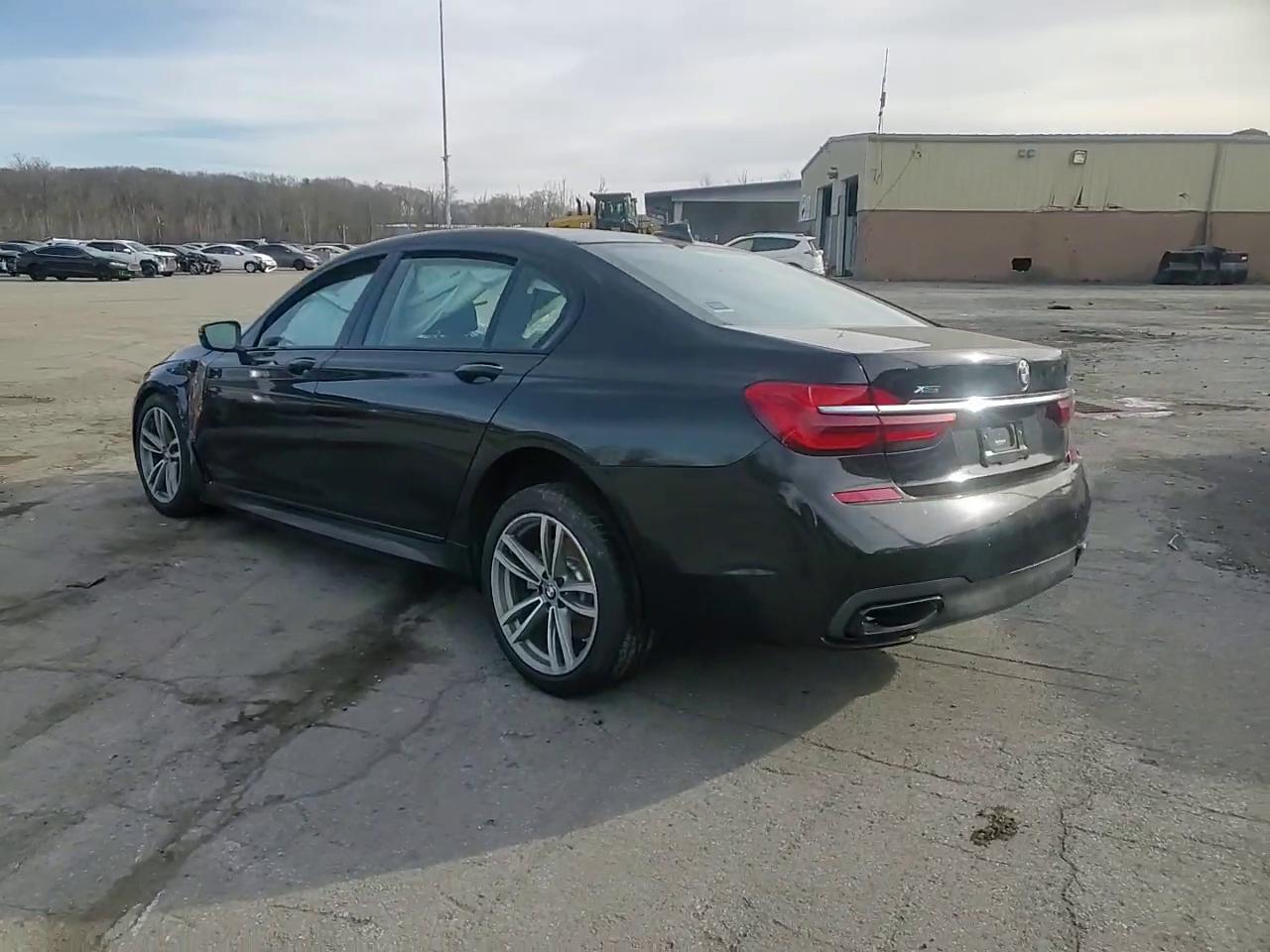 Фото: WBA7E4C59KGV70021