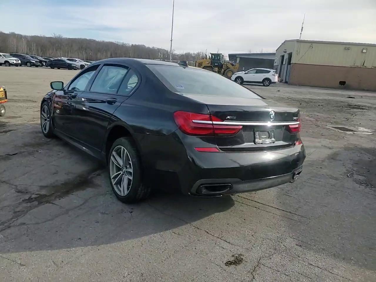 Фото: WBA7E4C59KGV70021