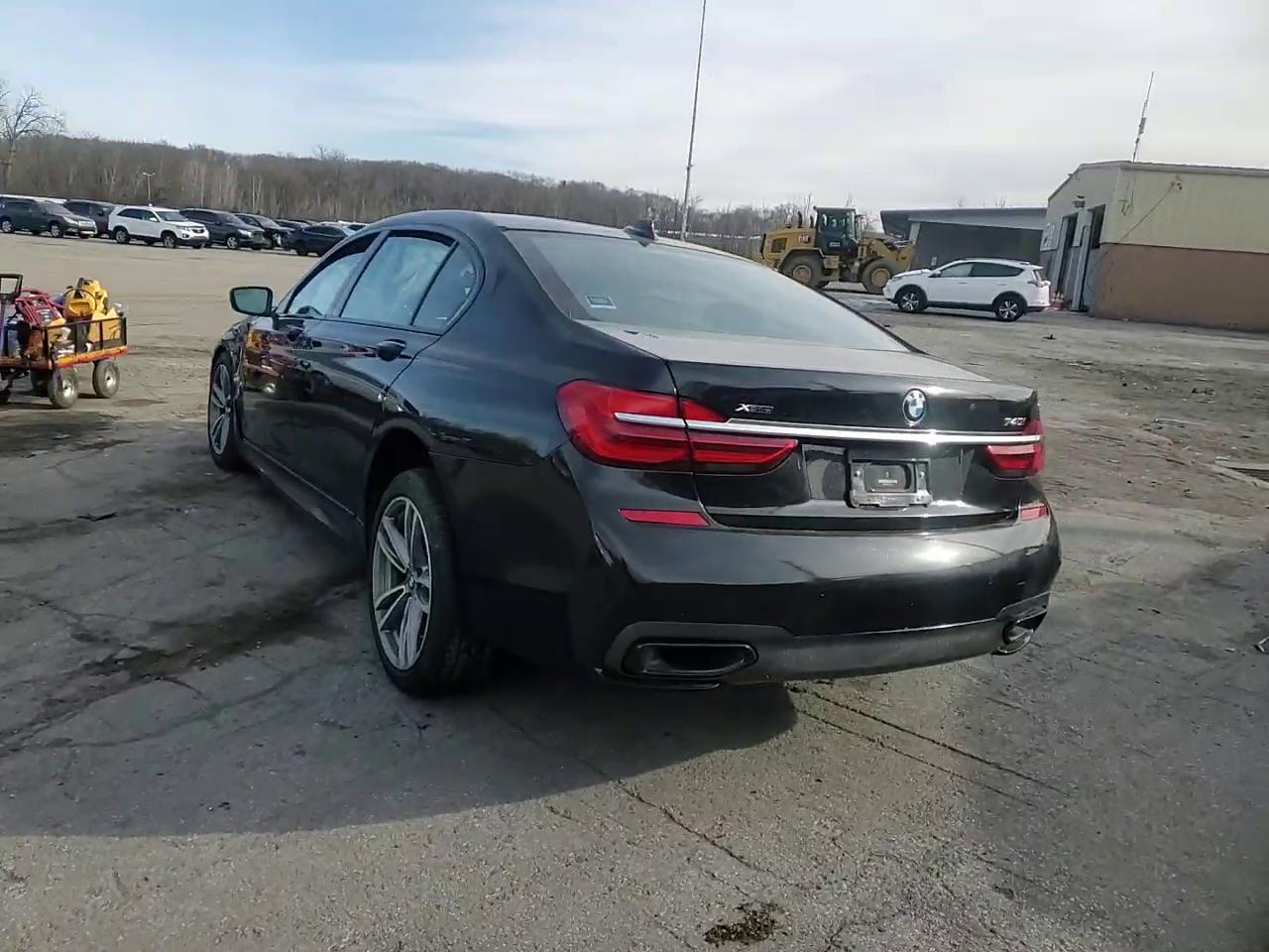 Фото: WBA7E4C59KGV70021