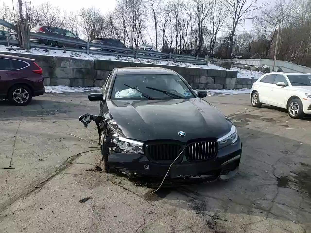 Фото: WBA7E4C59KGV70021