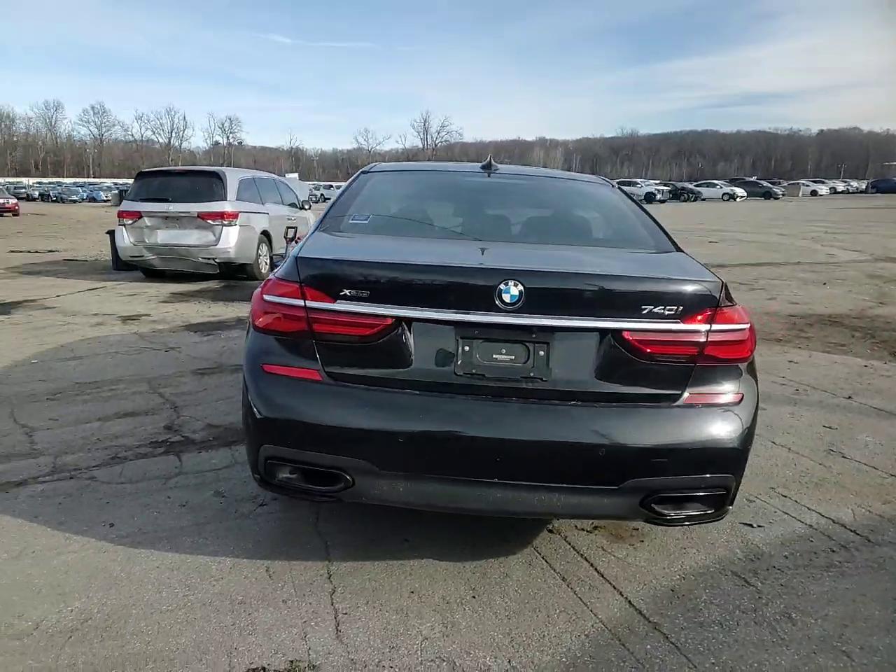 Фото: WBA7E4C59KGV70021