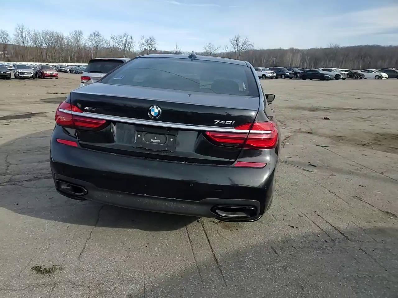 Фото: WBA7E4C59KGV70021