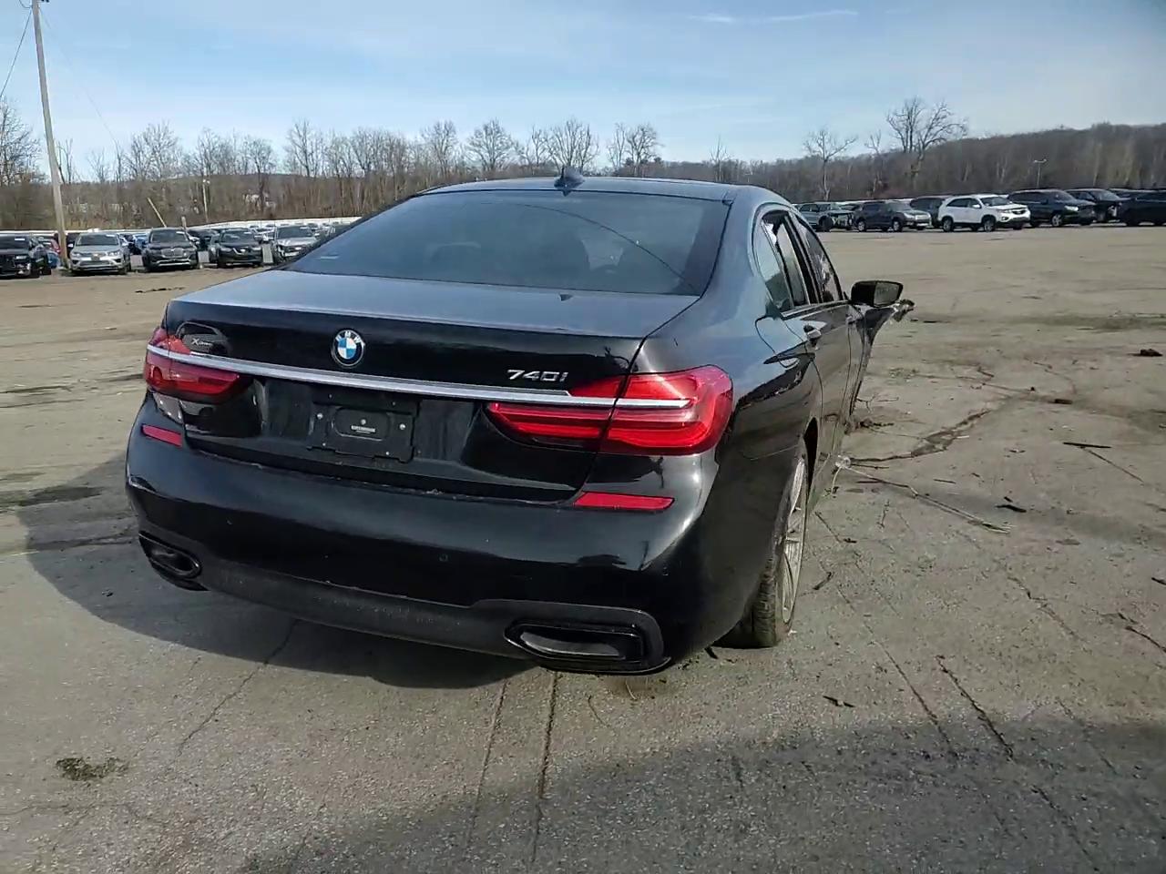 Фото: WBA7E4C59KGV70021