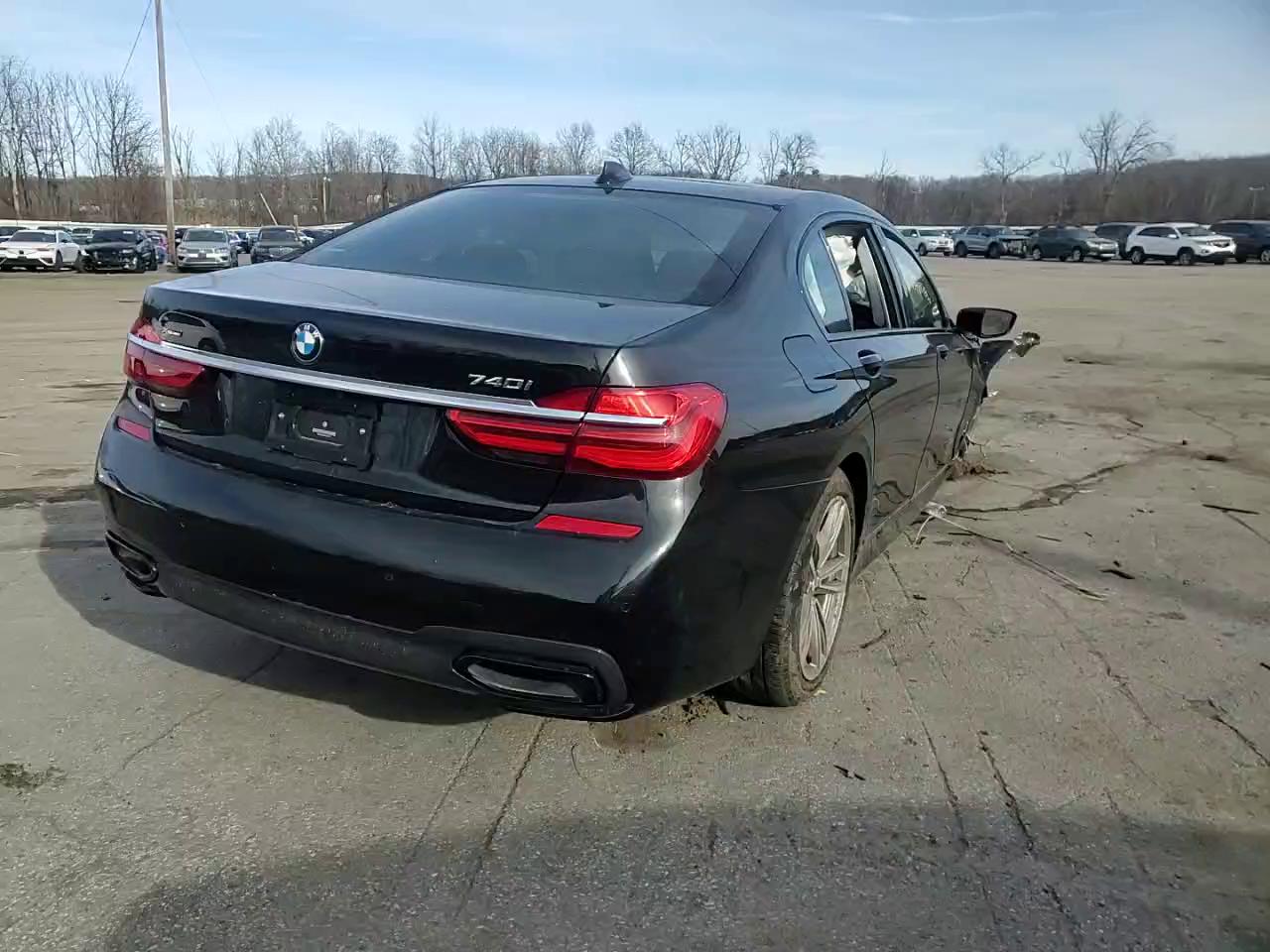 Фото: WBA7E4C59KGV70021