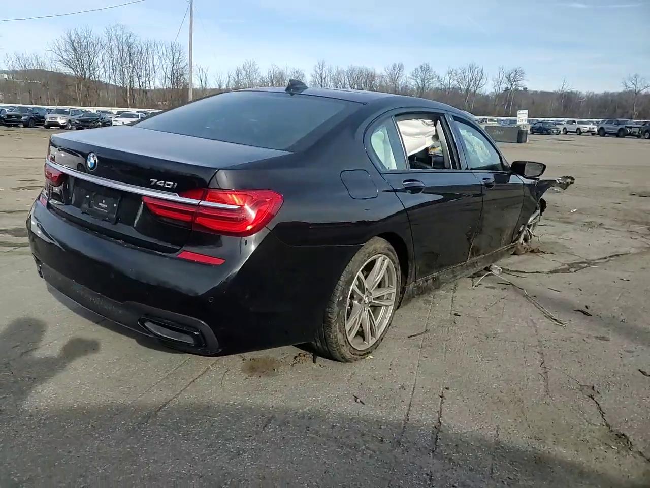 Фото: WBA7E4C59KGV70021