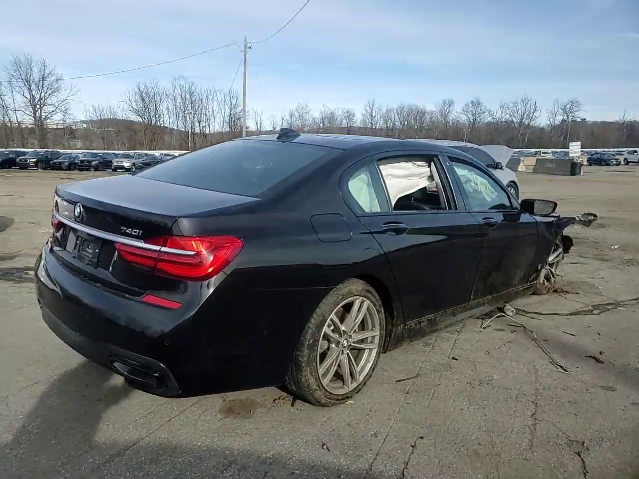 Фото: WBA7E4C59KGV70021