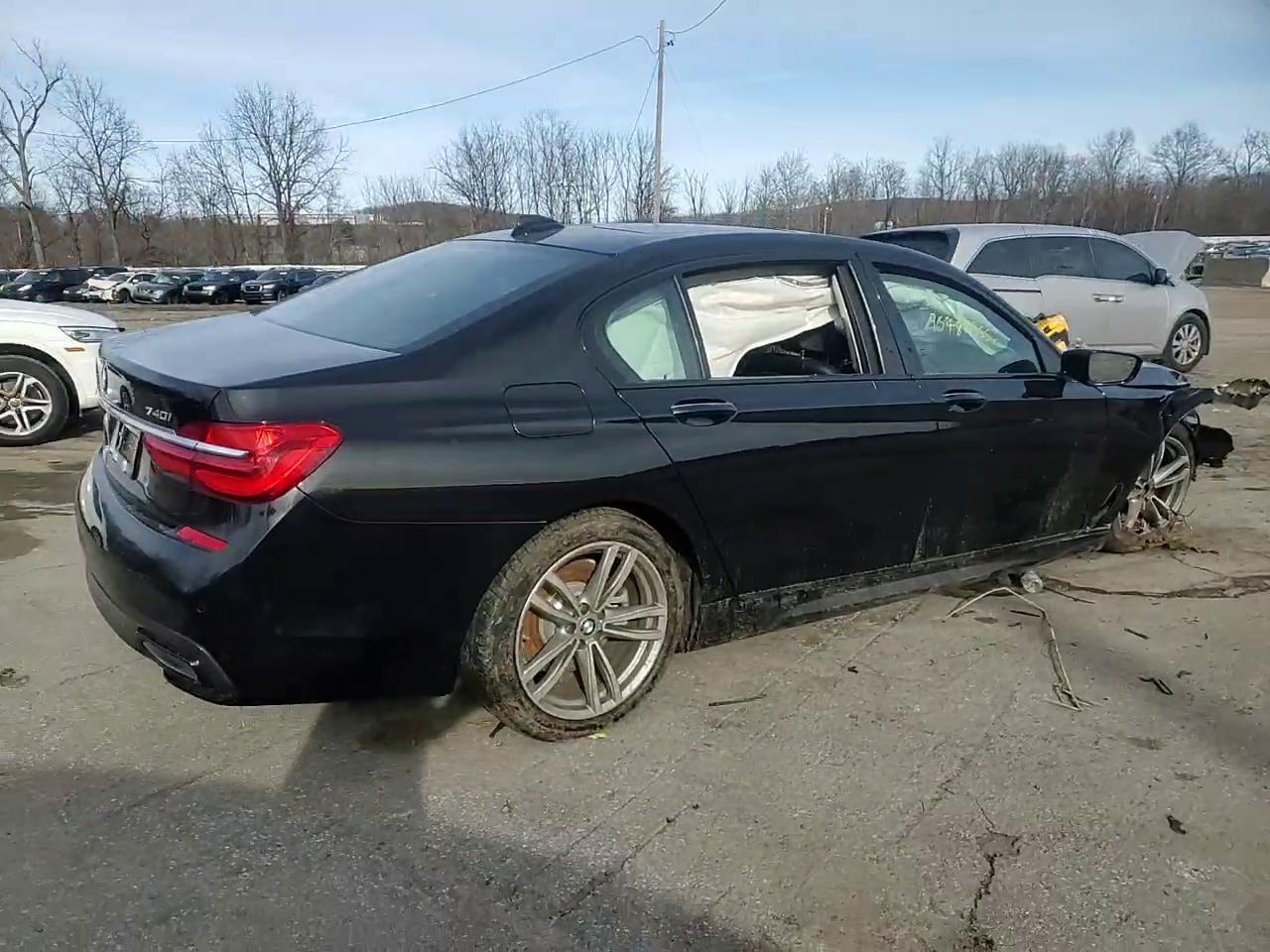 Фото: WBA7E4C59KGV70021