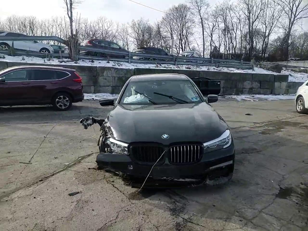 Фото: WBA7E4C59KGV70021